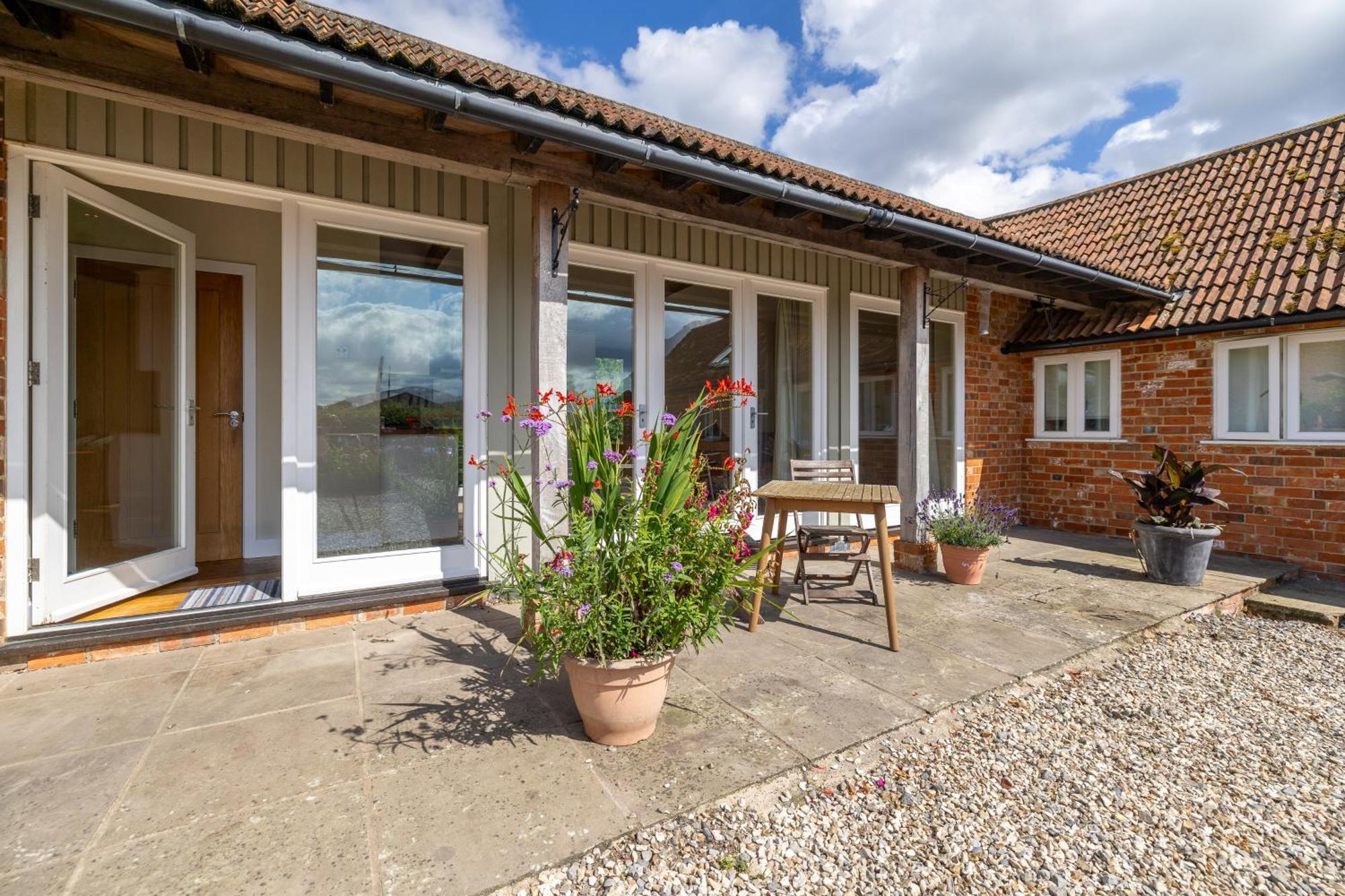 Little Park Farm Queen Anne Farmhouse & Apartments Stratfield Mortimer Exterior photo